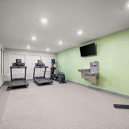 Woodspring Suites Dearborn Detroit Екстериор снимка
