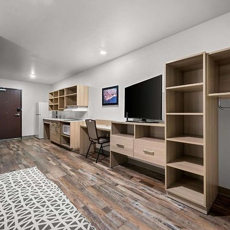 Woodspring Suites Dearborn Detroit Екстериор снимка