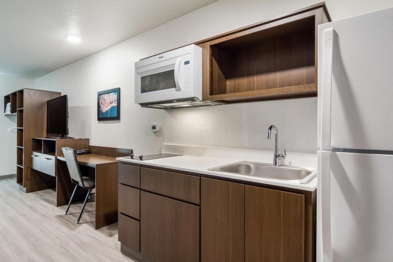 Woodspring Suites Dearborn Detroit Екстериор снимка