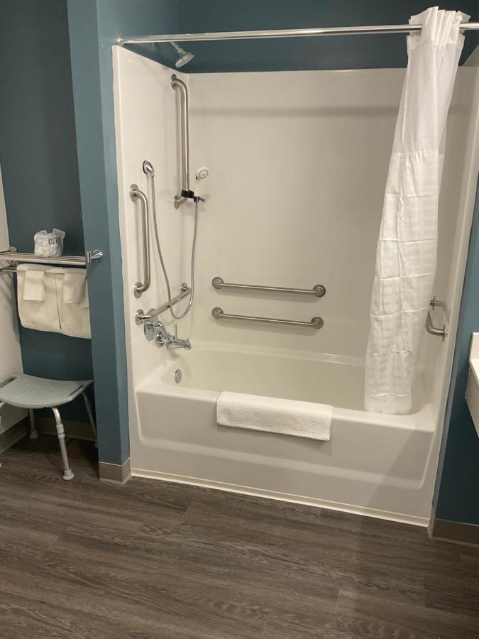 Woodspring Suites Dearborn Detroit Екстериор снимка