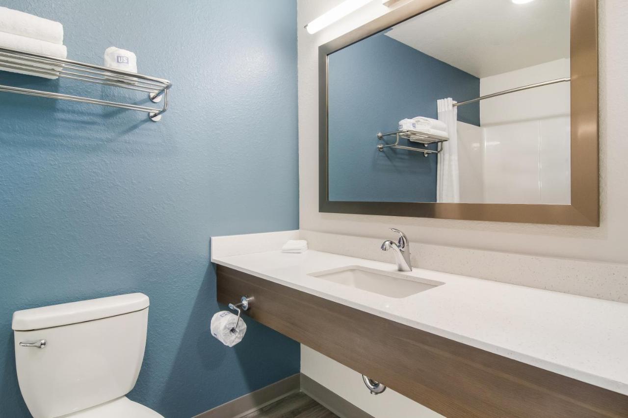 Woodspring Suites Dearborn Detroit Екстериор снимка