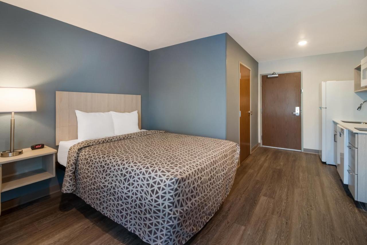 Woodspring Suites Dearborn Detroit Екстериор снимка