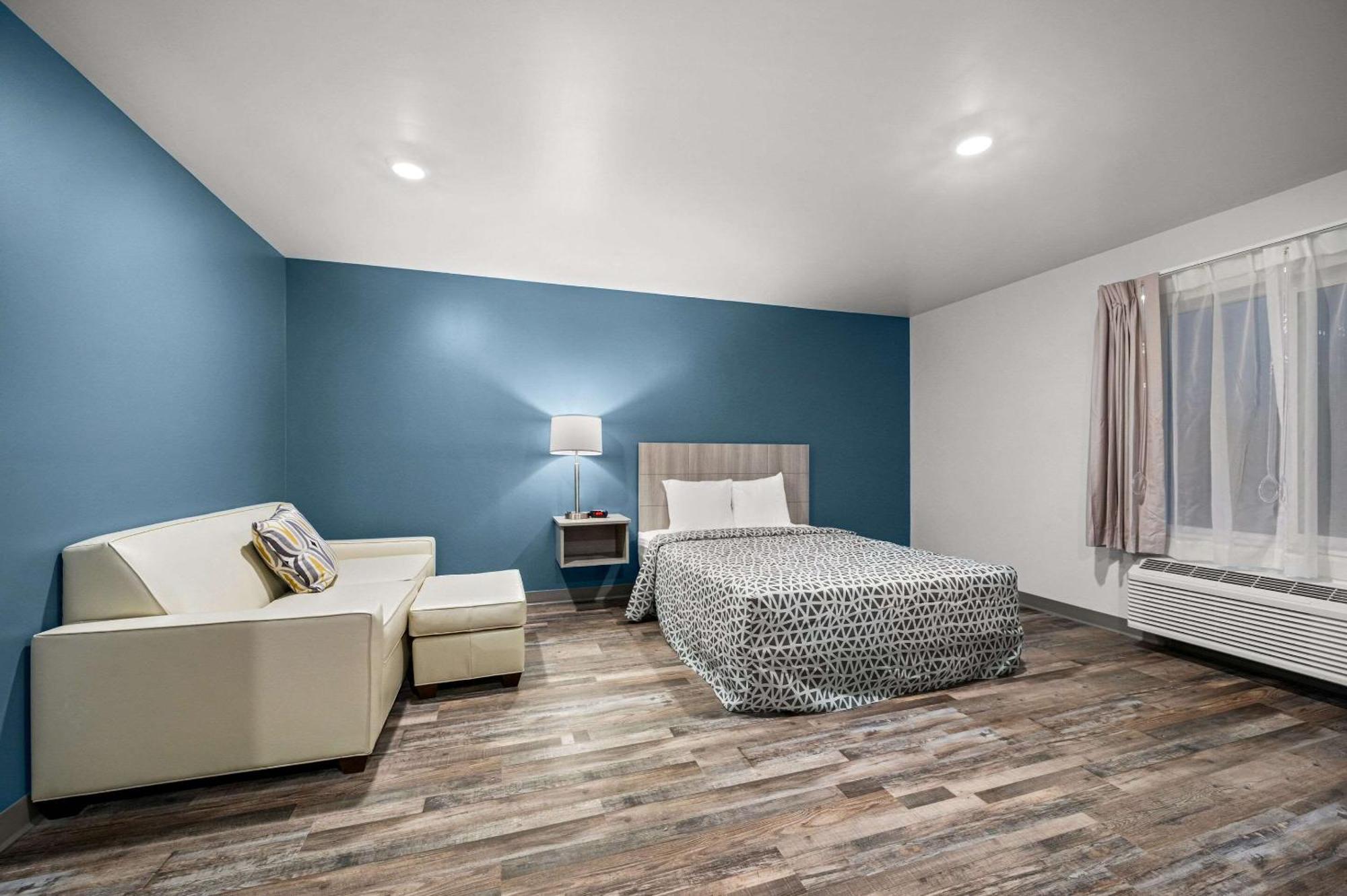 Woodspring Suites Dearborn Detroit Екстериор снимка