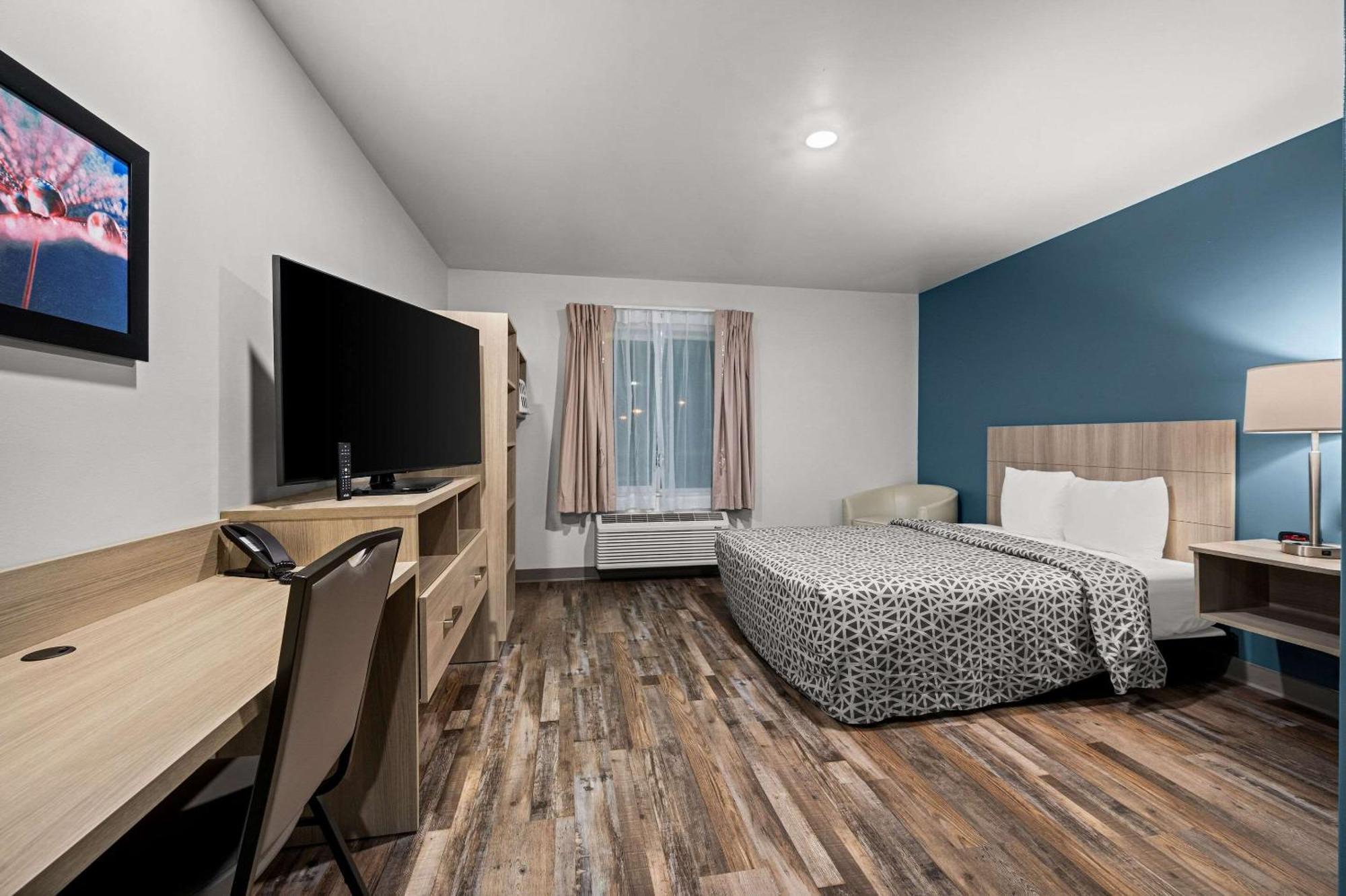 Woodspring Suites Dearborn Detroit Екстериор снимка