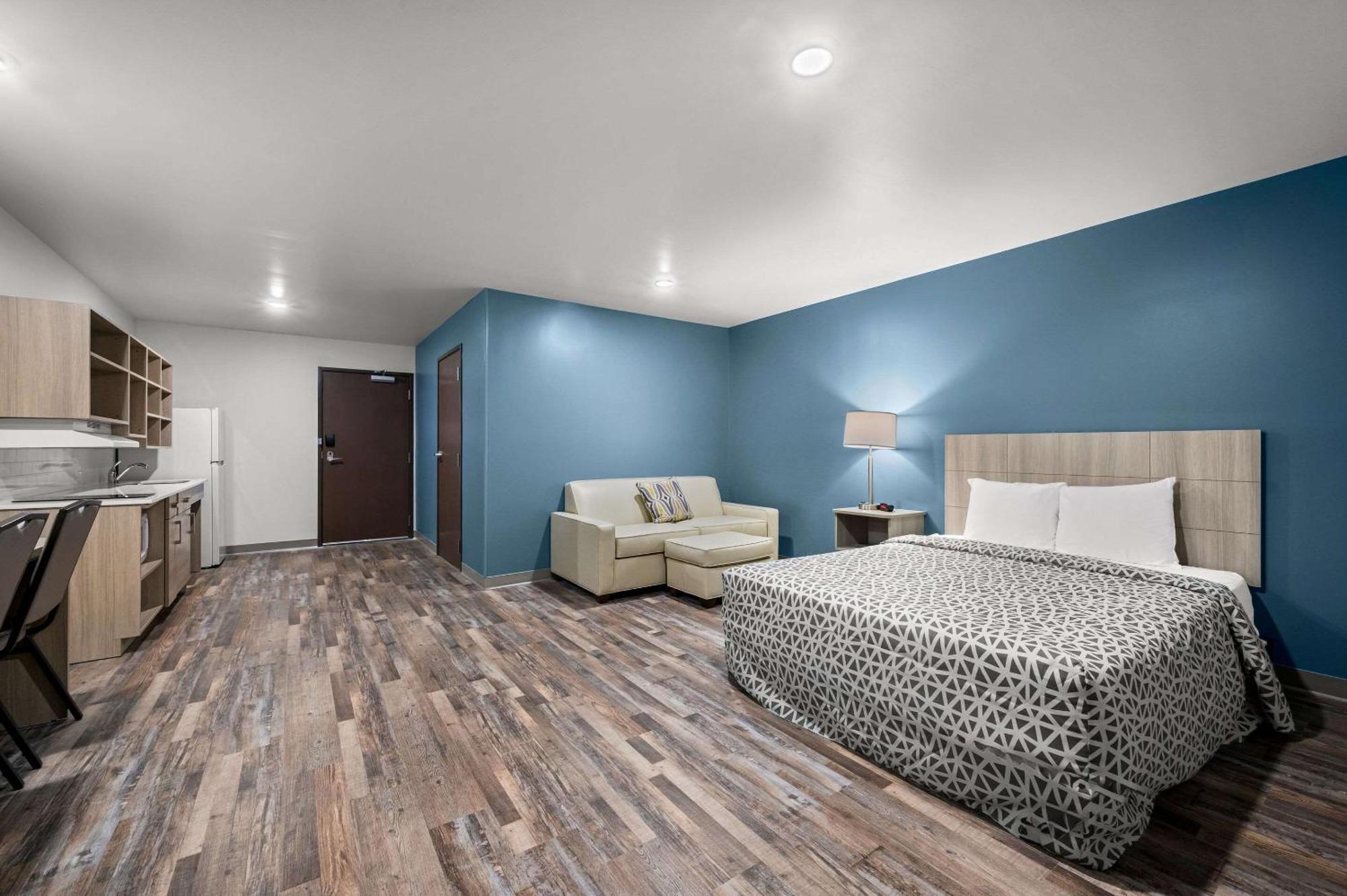Woodspring Suites Dearborn Detroit Екстериор снимка