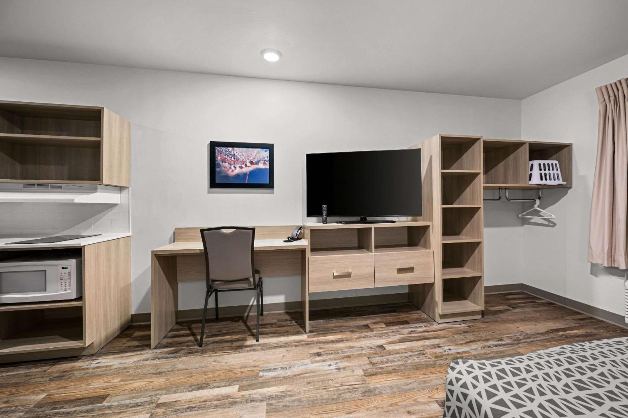 Woodspring Suites Dearborn Detroit Екстериор снимка