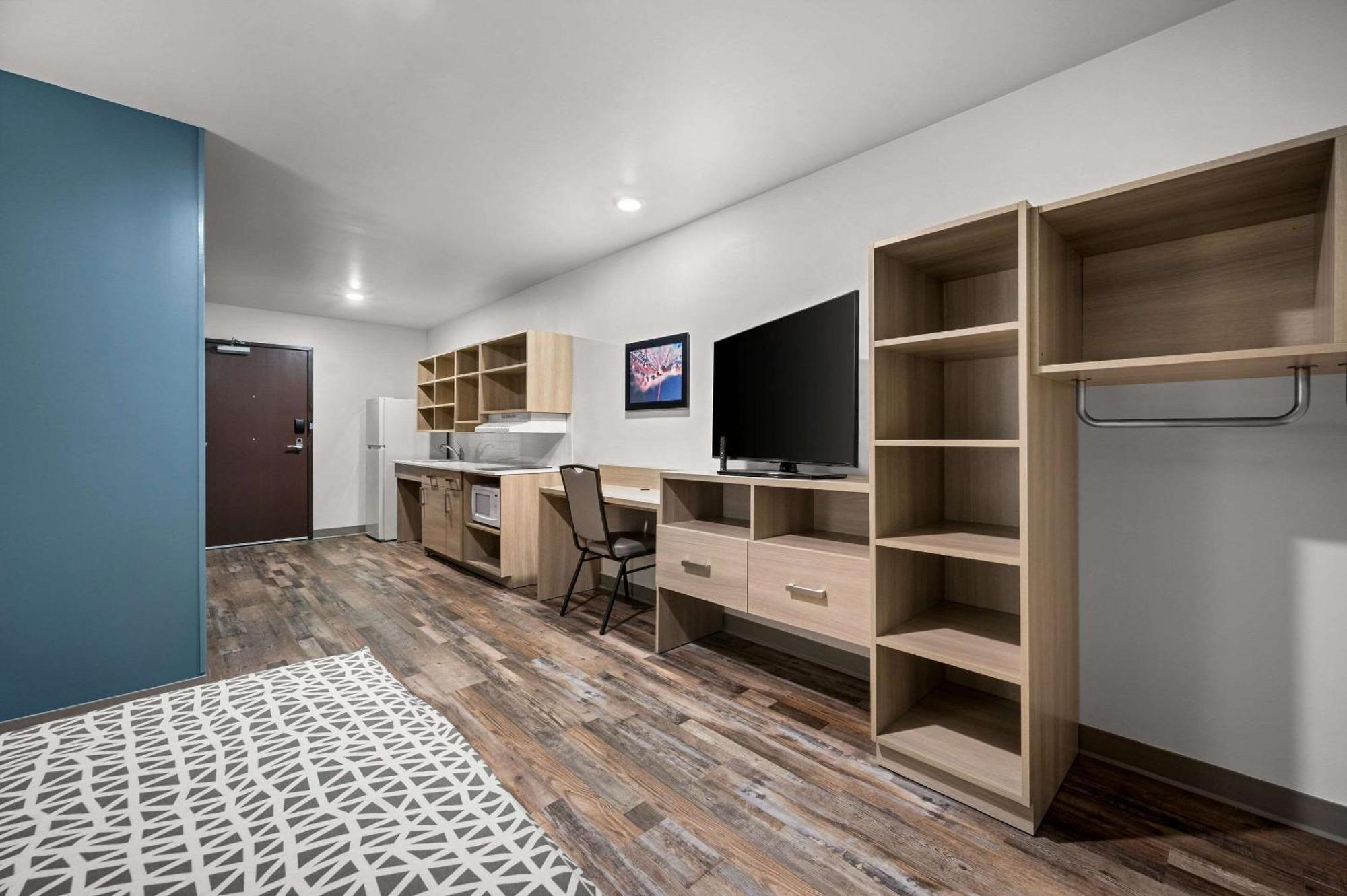 Woodspring Suites Dearborn Detroit Екстериор снимка