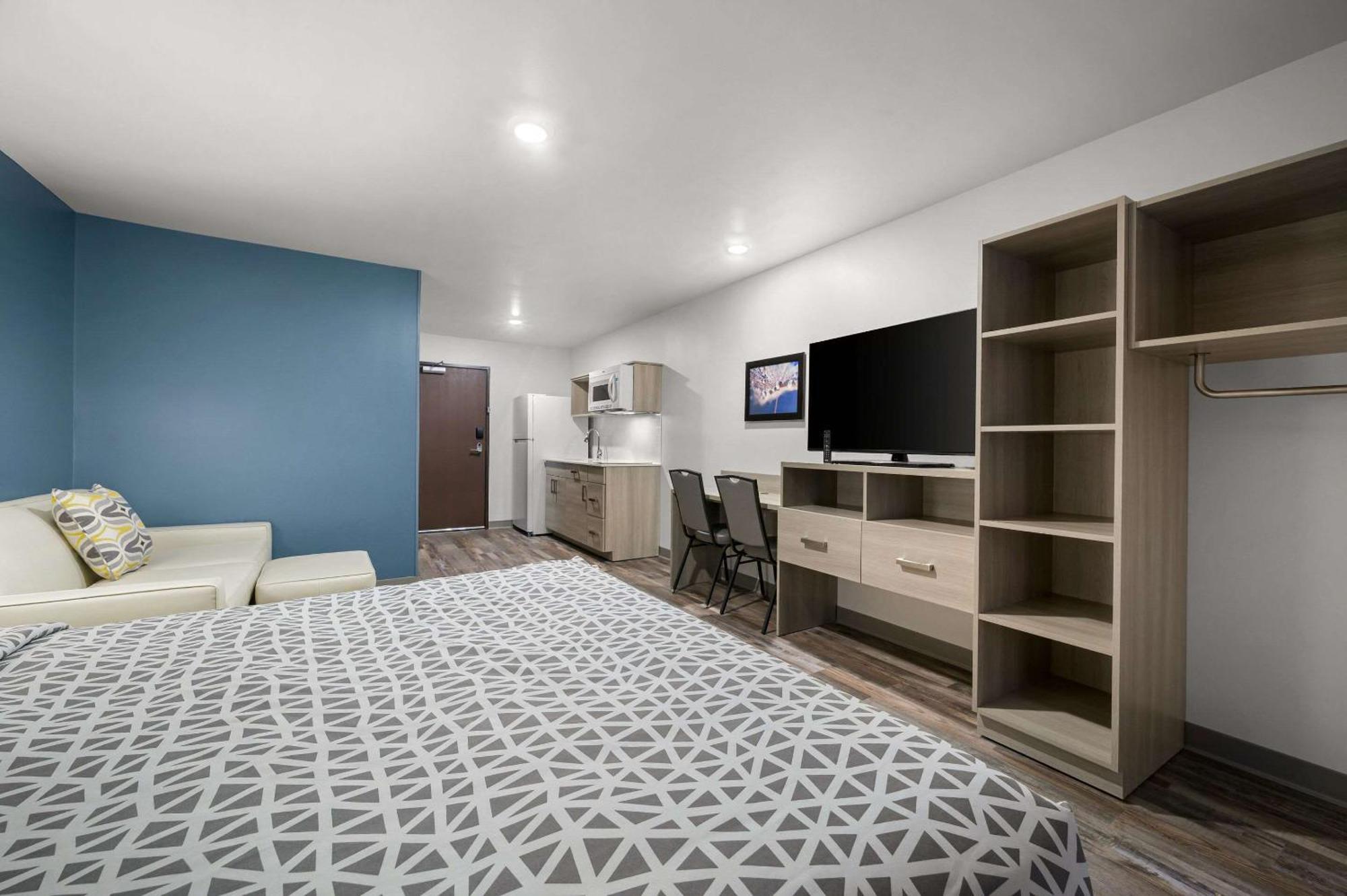 Woodspring Suites Dearborn Detroit Екстериор снимка