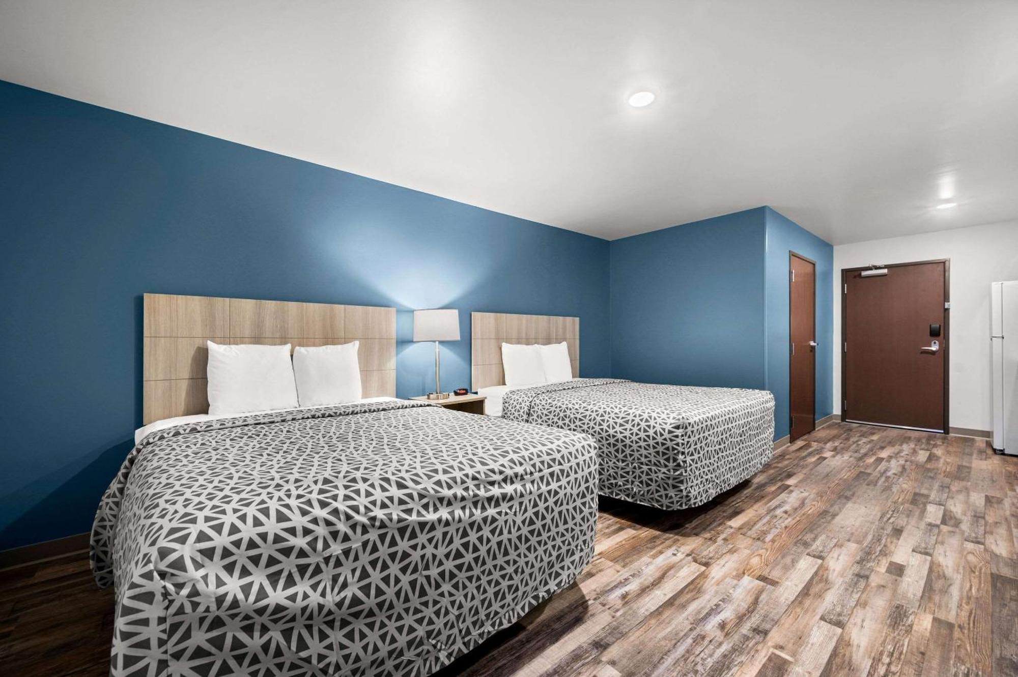 Woodspring Suites Dearborn Detroit Екстериор снимка