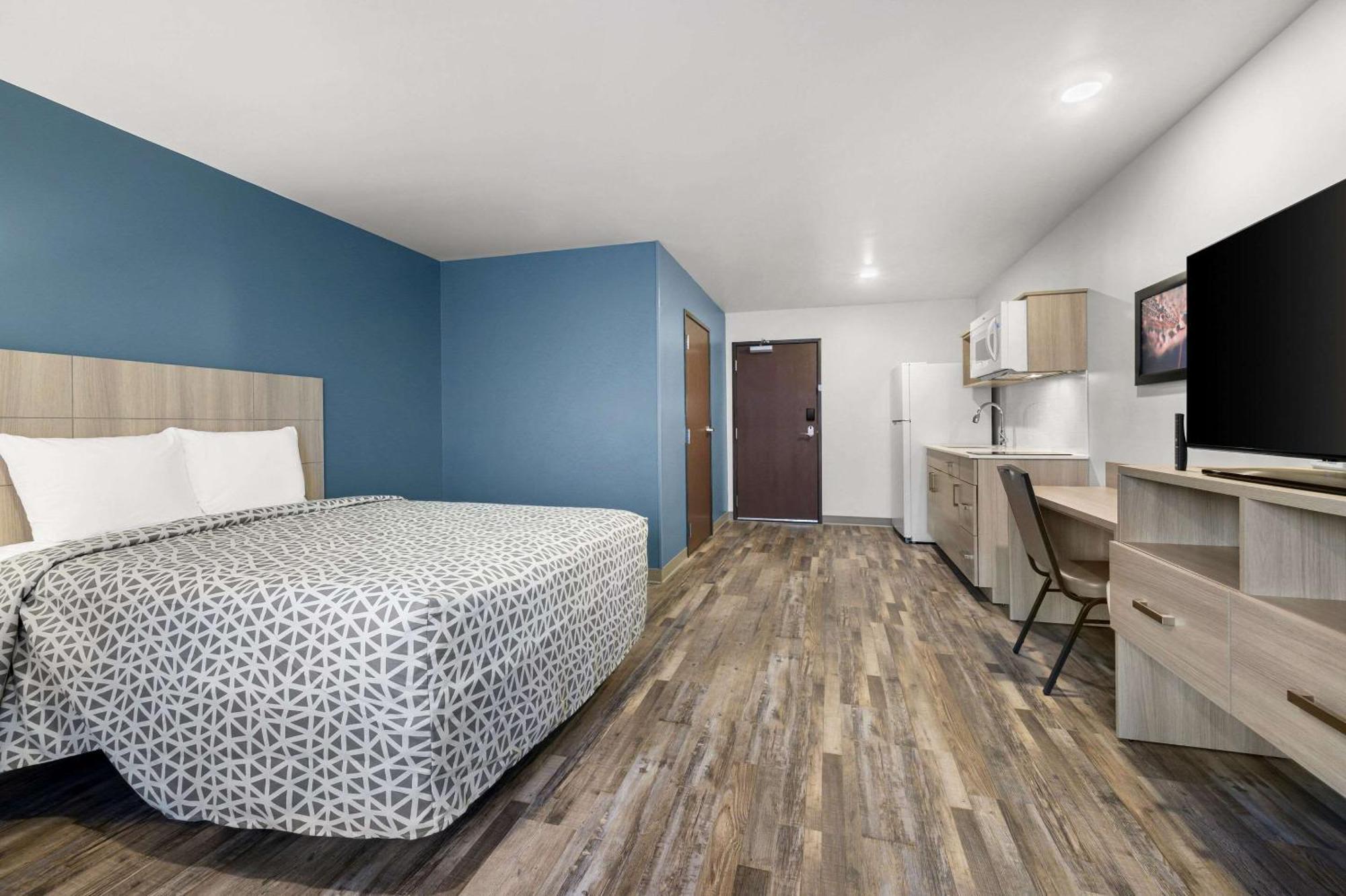 Woodspring Suites Dearborn Detroit Екстериор снимка