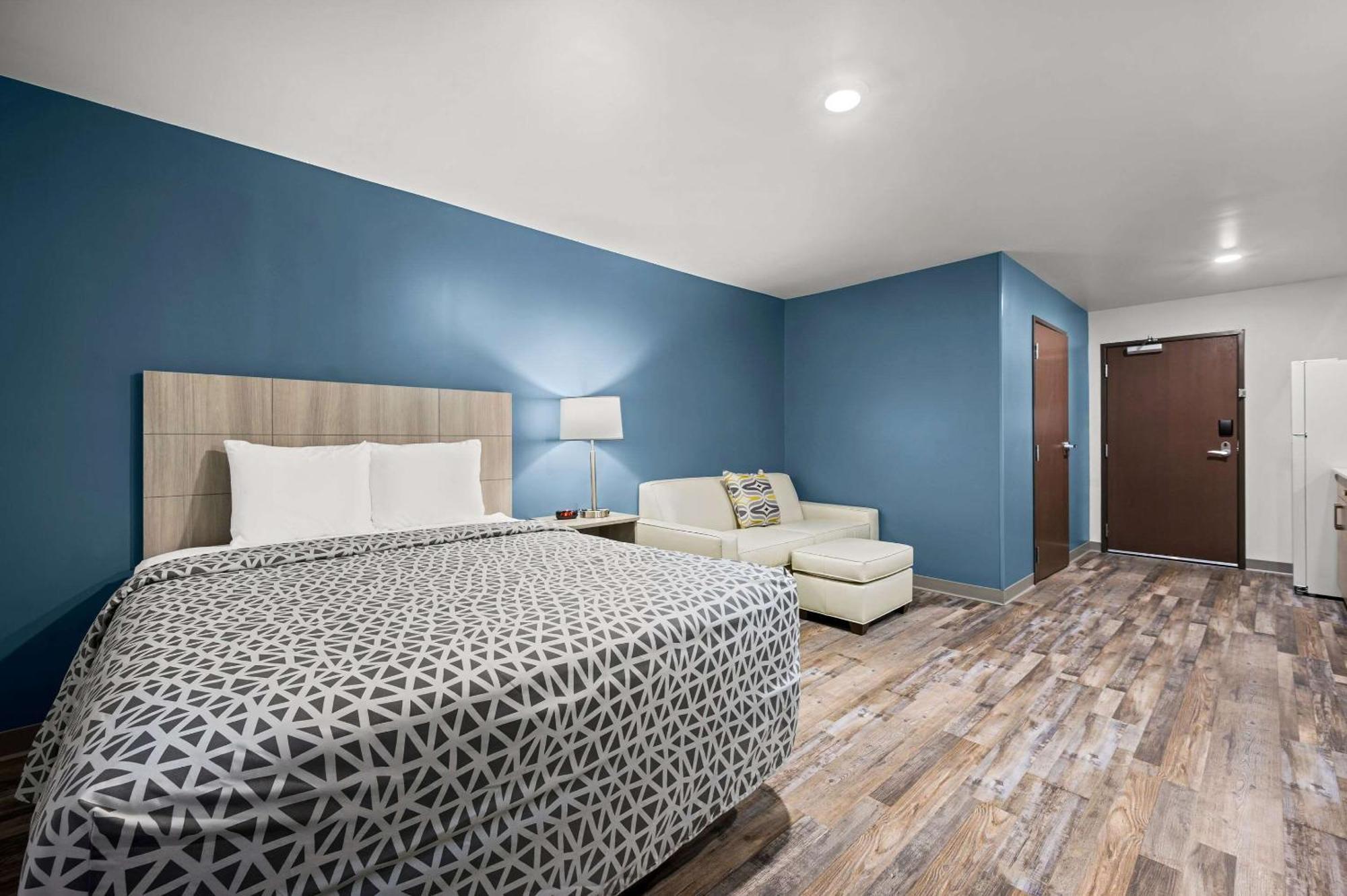 Woodspring Suites Dearborn Detroit Екстериор снимка