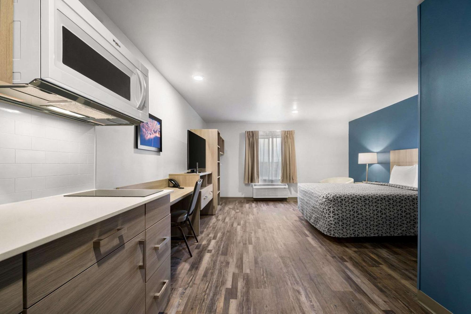 Woodspring Suites Dearborn Detroit Екстериор снимка