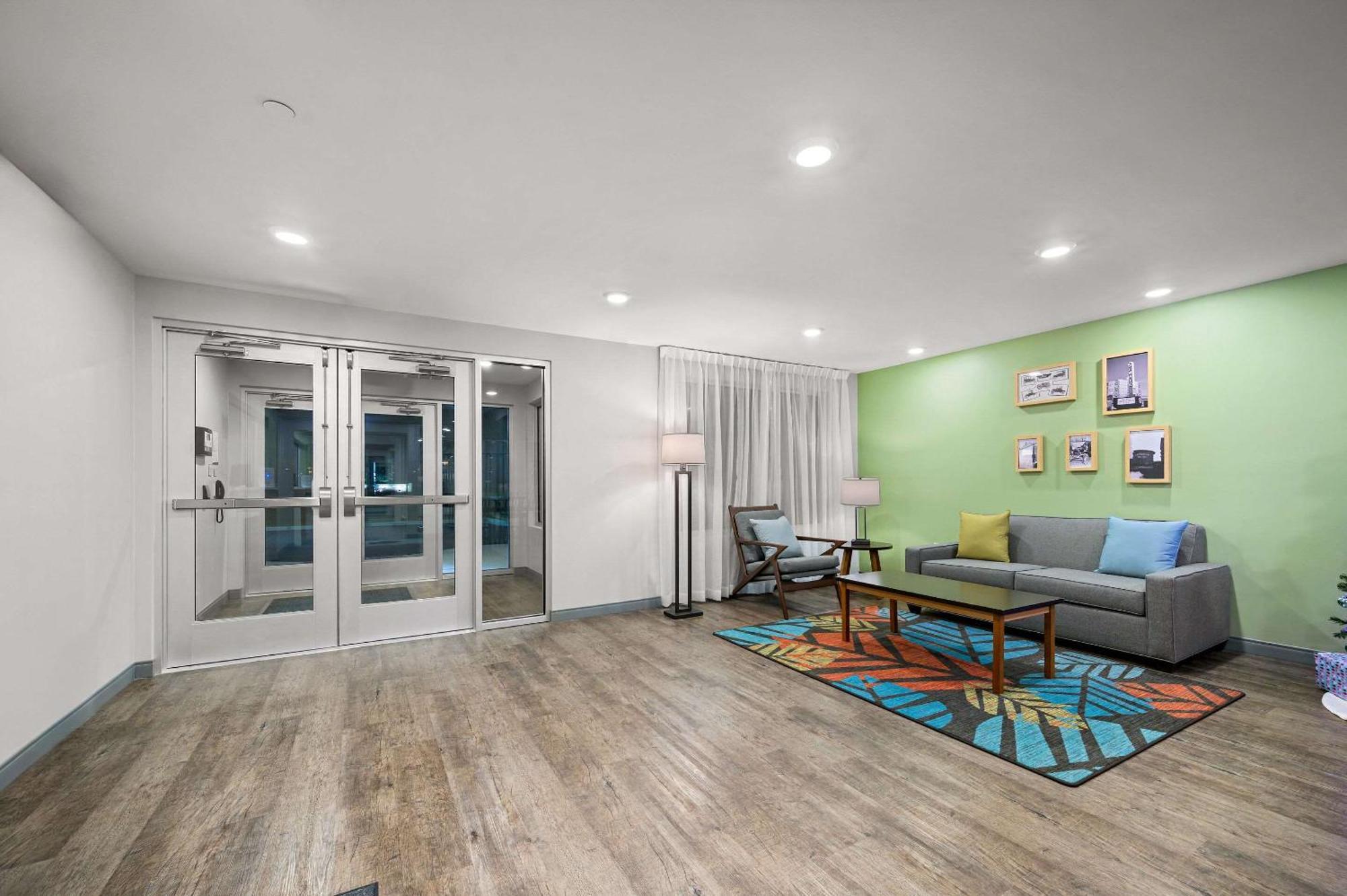 Woodspring Suites Dearborn Detroit Екстериор снимка