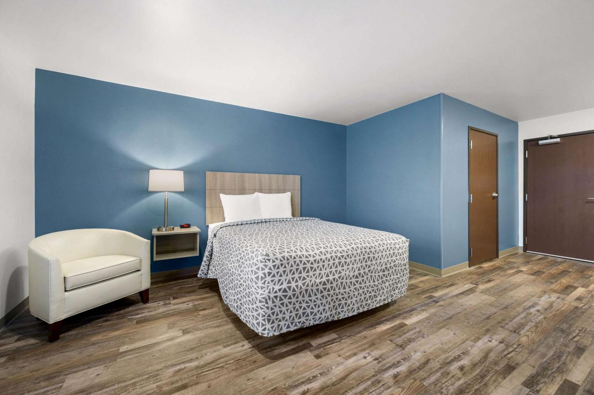 Woodspring Suites Dearborn Detroit Екстериор снимка