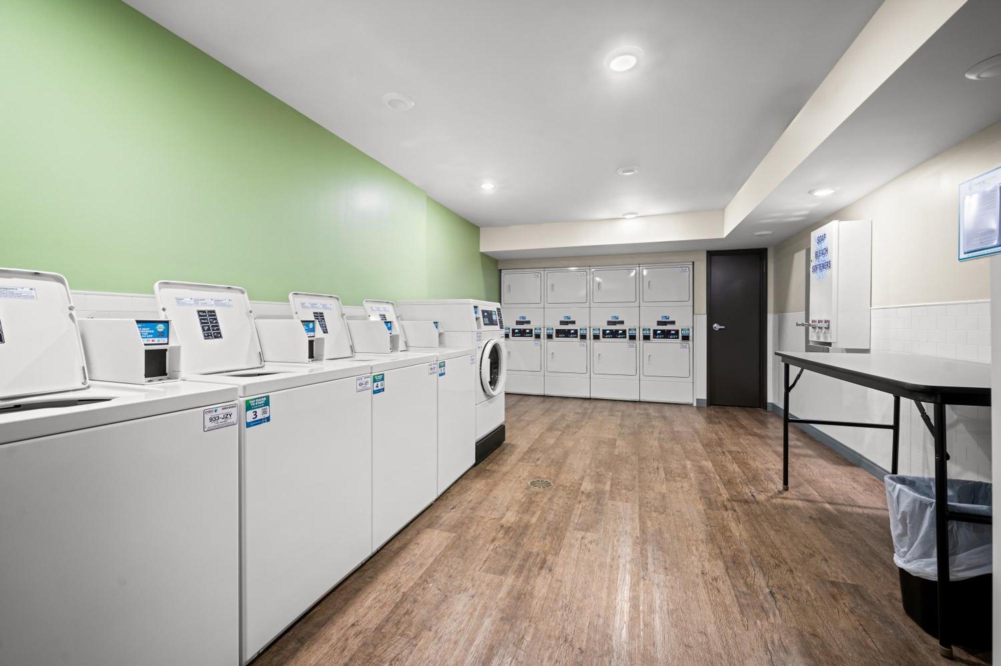 Woodspring Suites Dearborn Detroit Екстериор снимка